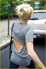 miley-cyrus-backless-shirt-philly-03