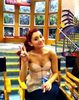 Ariana Grandee (74)