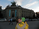 In fundal parte din Muzeul de Arte frumoase - colt cu Champs-Elysees