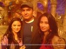 165214-parvati-sehgal-and-priya-marathe-with-kapil-on-comedy-circus