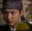 Ah...Hyun-joon...nu te`am vazut :)) :-j Eu sunt sergentul Hong Mi Shin.
