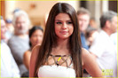 selena-gomez-hotel-transylvania-premiere-10