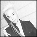 ..~.. [scuze,netul..] Pai,nu vroiam sa va spun,dar am fost nevoit..:))[uitandu`se la Mi Hee]