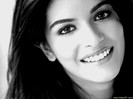 Pooja_Gaur_Wallpaper_1_qhbtw_Indya101(dot)com