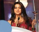 Aamna%20Shariff%20accepting%20award