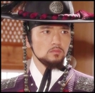 [urmarindu`l pe Ji-wook] [in soapta]Unde are de gand sa mearga? Asta nu e drumul spre palat...