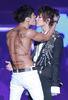 NU e gay,asa era coregrafia,clar?!>.<