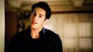;→ eu niki atatha n`am ideey so ne plikty`sim...^se intinde pe toata kanapeaua^