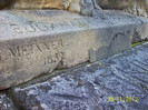 101_2342 Numele sculptorului austriac daltuit in lespedea de piatra si anul ..