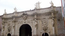 Fatada interioara a portii a treia,cu coloane  ce se termina cu atlasi si capiteluri compozite.
