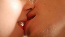 Cei doi se saruta. :X:X:X