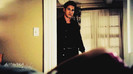 ~ ; heya #karoline!^coboara de sus cu o valiza^