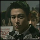 ..~.. asa..IU..unde punem bradul? :-? hellow Yesung..