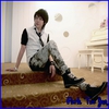 [:)] ..Ken? ..El e Ken? ..:)) ..Ok.. [ia mana de pe HyunA] ..Mai am..2..