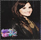 ∞ ♥ 　.; # îl trage uşor la nivelul ei şi-l sărută lung - nedându-i drumul.