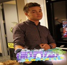 ☇ ∞ . # îşi plimbă mâna de-alungul corpului ei ; ridicându-i puţin tricoul .