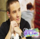 ☇ ∞ . # se desprinde uşor din sărut - o pupă pe bărbie - pe gât - cl