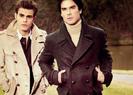 cand caroline uraca sus atunci intra pe usa damon si stefan