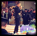 ☇ ∞ . # o prinde de mijloc şi o lipeşte de el ] şhh [-x .