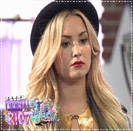 ∞ ♥ 　.; # începe să râdă isteric - se strecoară - se pune pe canapea ; sare şi ţipă ; ŞTIAM EU