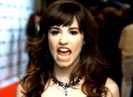 [repezindu`se catre el] CE MA?!?!:@:@:@: NU`TI  AJUNSA!!!! NU MAI VEZI LUMINA ZILEI!!:@