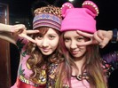 Seohyun and Hyoyeon Peace <3.