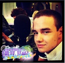 ☇ ∞ . fetele astea :-j . cine mai e ca LIAM PAYNE ? nimeni , normal b-)