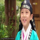 ► Prinde-ma...nu poti sa ma prinzi ! [ alerga prin gradina ]