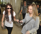 normal_26056_Preppie_-_Miley_Cyrus_arriving_at_LAX_Airport_-_Jan__6_2010_969_122_495lo
