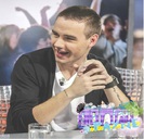 ☇ ∞ . MEREU ;3 # îl ia-n braţe gen : să trăieşti , frate :) - click