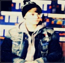 ». dce. ;| ?. ORICUM. . ;-?. pe malik. decat. tine sau decat. ORICINE ALTCNVA. nu-l. joc mai bine. -
