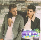 ☇ ∞ . normal , seamănă cu mă-sa ;3 # candice + mi-am dat seama :-j # miles .