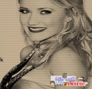 ╠ ˡᵉᵗᵗᶤᵉʰ ╣→ . nu vreau să plâng ;< ;3 # îşi ascunde faţa la pieptul lui .