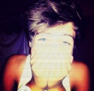 → ; ∞. eu am amintiri dureroase cu el ;;). dar tot o să-l joc [-x