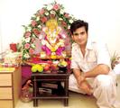 karan-tacker-celebrating-ganesh-chaturthi-his-home