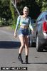 normal_Miley_Cyrus_Out_and_about_in_LA_February_4_2013_06-02052013041306000000