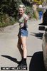 normal_Miley_Cyrus_Out_and_about_in_LA_February_4_2013_30-02052013041504000000