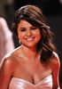 Selena+Gomez+Updos+Side+Swept+Curls+1CglmCI2R7Dl