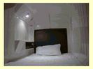 Hotelurile-capsula-din-Japonia-2