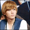[(:] ..Ia uite cine`i aici :> ..[o ia`n brate pe Bora] ..Vesela, huh? :> :x