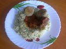 Carne de vitel in sos de rosii si vin, pilaf de orez si chiftelute de cocopida