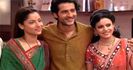 ankita-lokhandehiten-tejwani-and-asha-smiling-photo-pavitra-rishta