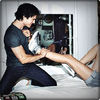 » damon™; dwap mi sa mai zis= ]][o prinde de picior shy`o trage spre el]