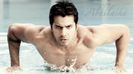 varun-varun-dhawan-32877327-366-206