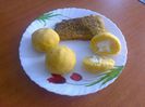 Crap salbatic si bulzi cu branza si usturoi