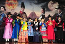 The Moon That Embraces the Sun  q