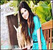 * o vede ;; scapa buchetu de flori din mana * MAMAA ! A venit Marieeee >:D< * hug *