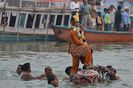 800px-Nag_Nathaiya_festival_in_Varanasi