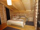 dormitor casa lemn rotund
