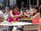 11012-akshay-and-kareena-fighting-with-folk-and-knife